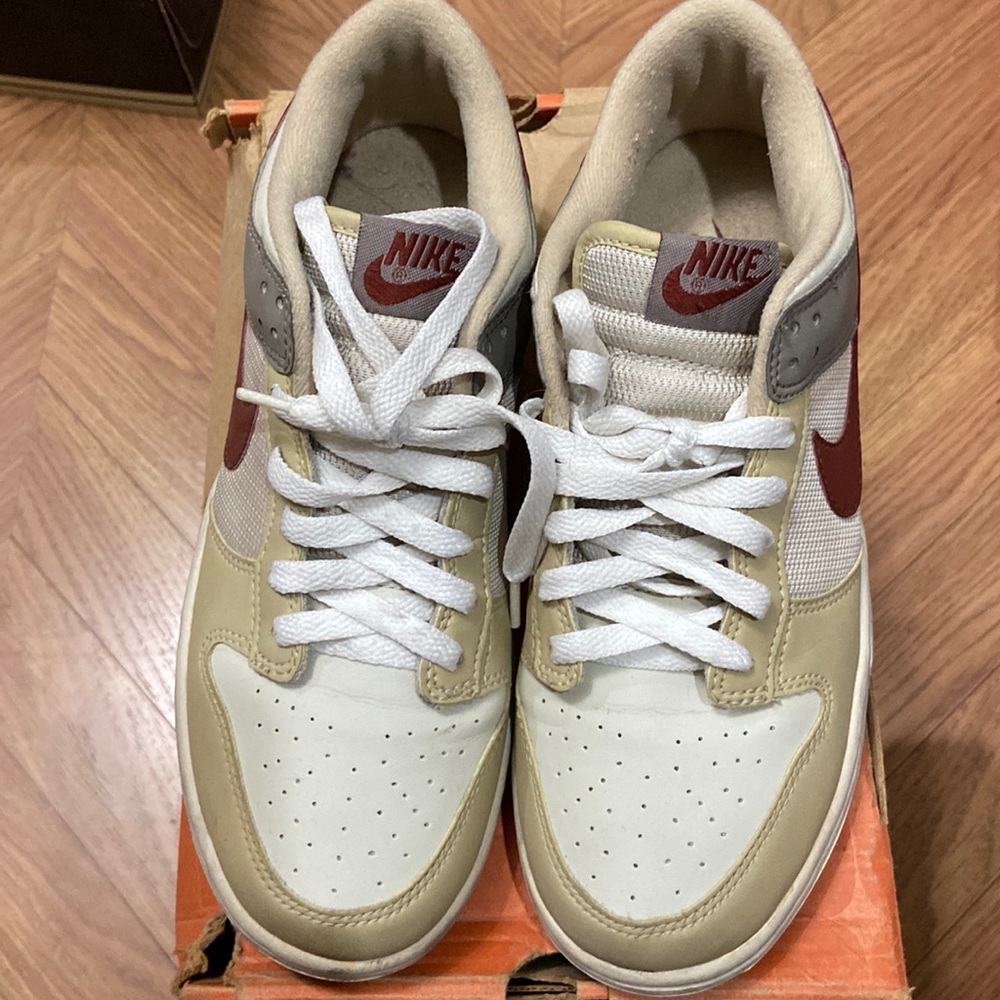 NIKE DUNK LOW (GS), Size 6.5 Youth, LT BONE/ROUGH RED-MUSHRM-IRON